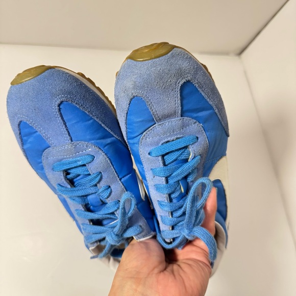 Nike Women's Blue and White Sneakers - Picture 11 of 12